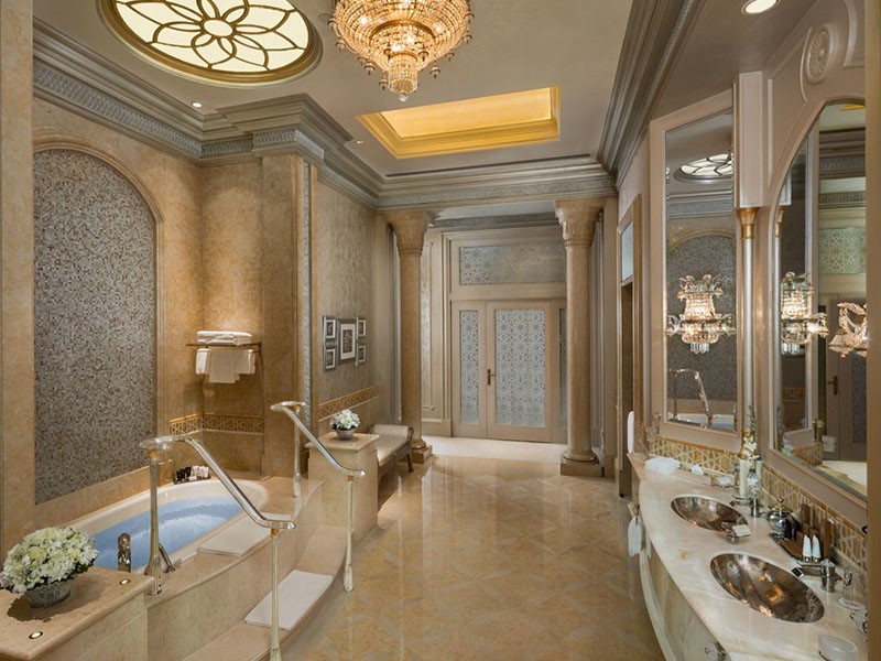 Palace Pearl Suite