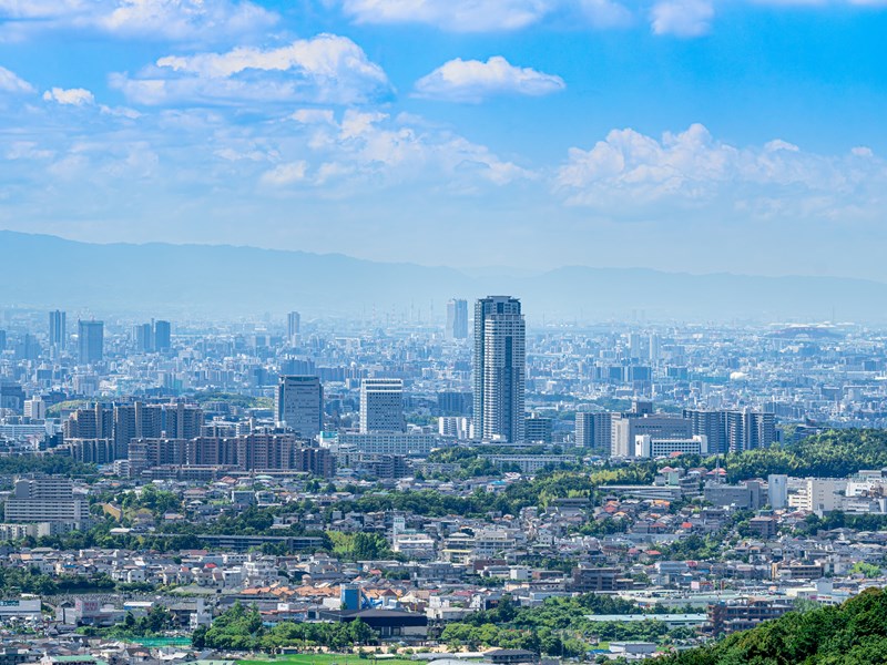 Vue urbaine du nord d’Osaka depuis Minoo