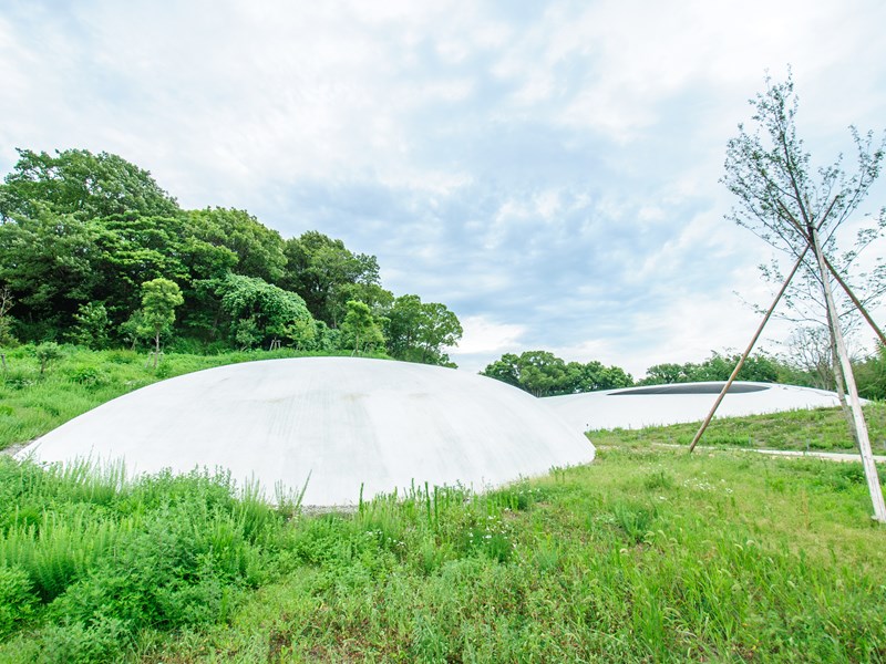Devant le musée de Teshima, Kagawa