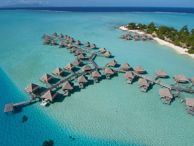 Réveillez-vous avec une vue spectaculaire à L'Intercontinental Bora Bora Le Moana Resort