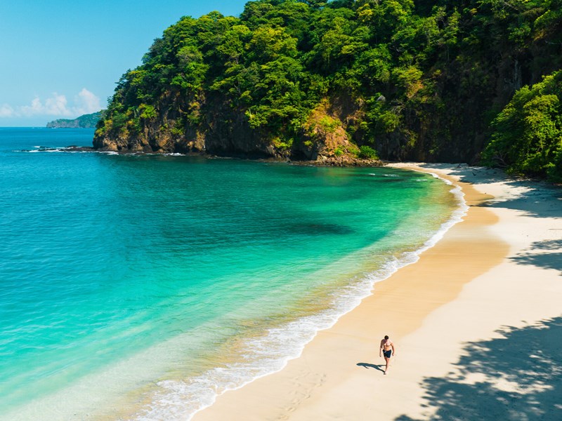 Balade sur la plage immaculée 