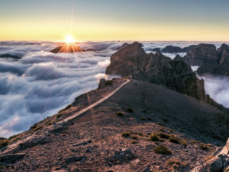 Contemplez un lever de soleil au Pico do Arieiro, l'un des plus hauts sommets