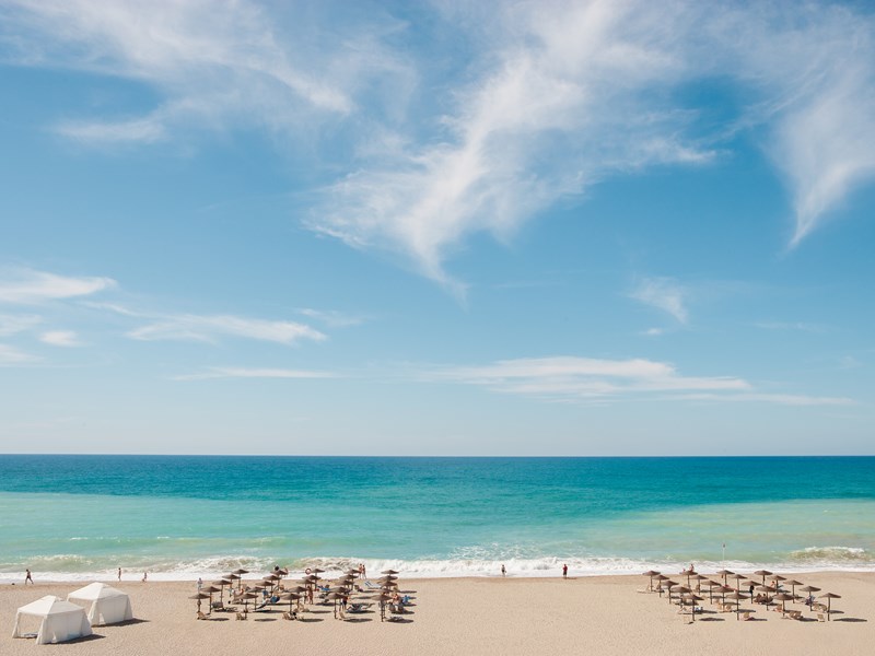 Profitez de la superbe plage dorée