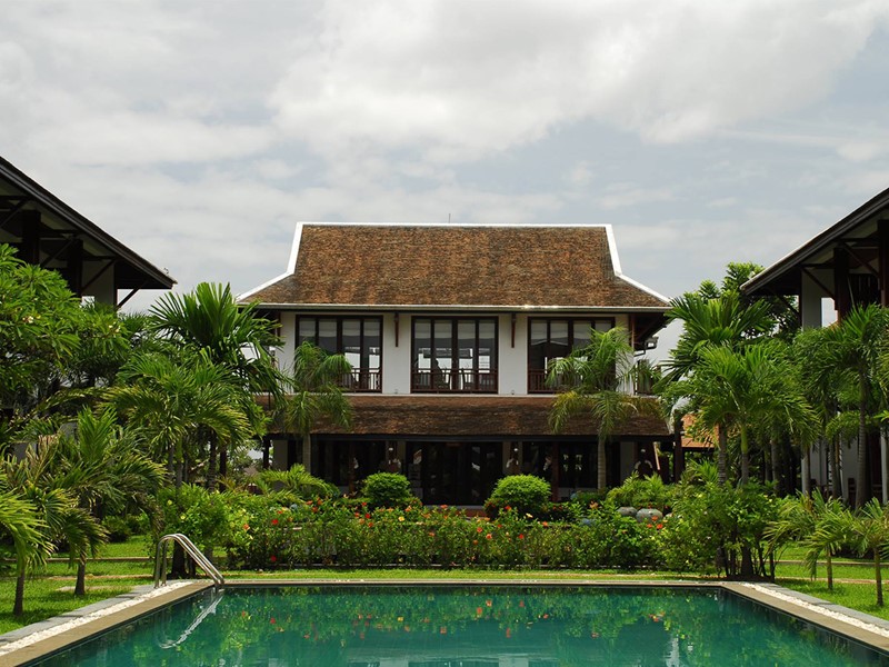 Vue de la piscine du Green Park Boutique Hotel au Laos