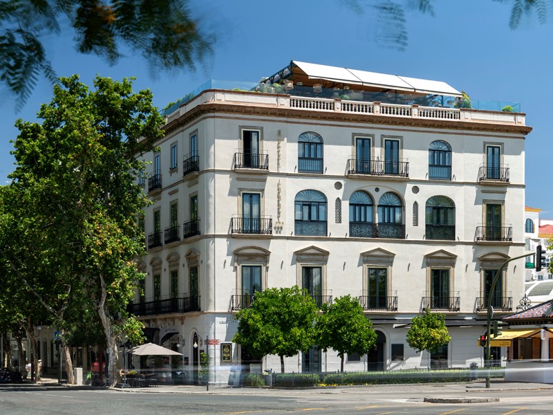 La façade de l'hôtel, à deux pas de la Puente Triana
