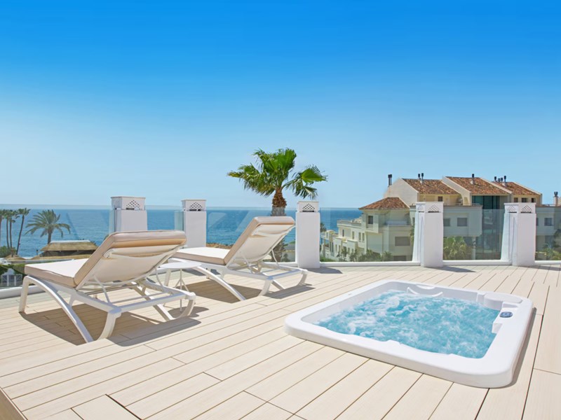 Private Jacuzzi® Suite Sea View