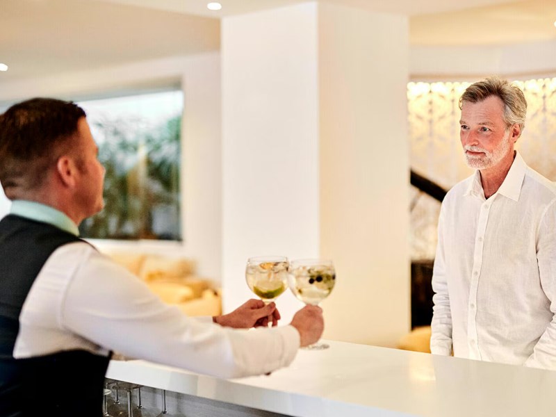 Sirotez un verre en toute élégance au Bar Tartesos