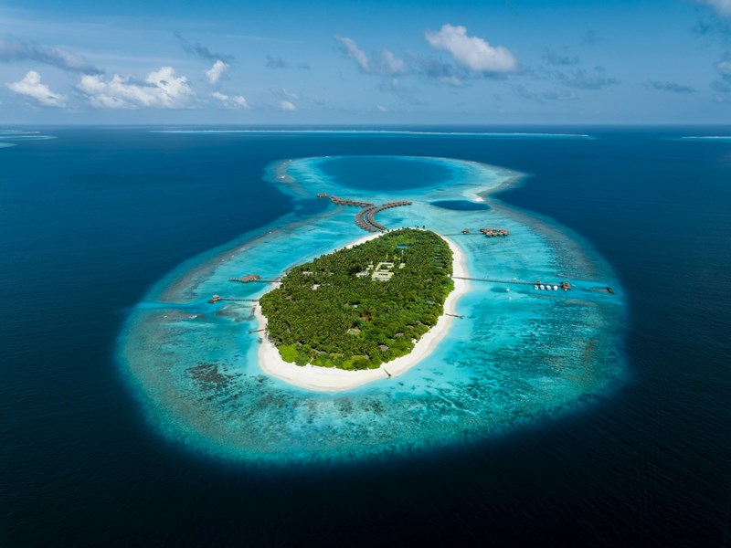 Un paradis d’atolls entre lagons turquoise et récifs coralliens