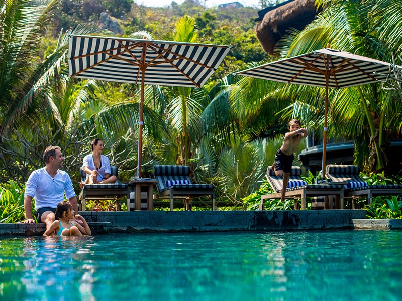 La piscine de l'hôtel Intercontinental Da Nang situé au Vietnam