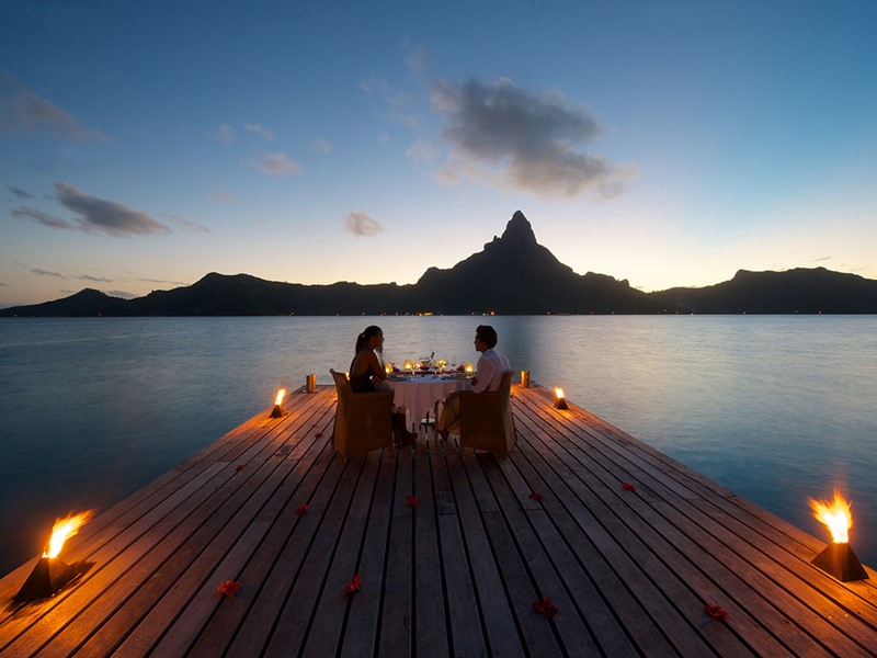 Dîner romantique à l'InterContinental Resort Bora Bora