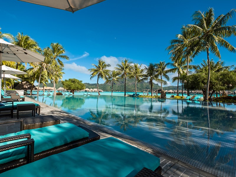 La superbe piscine de l'InterContinental Bora Bora 