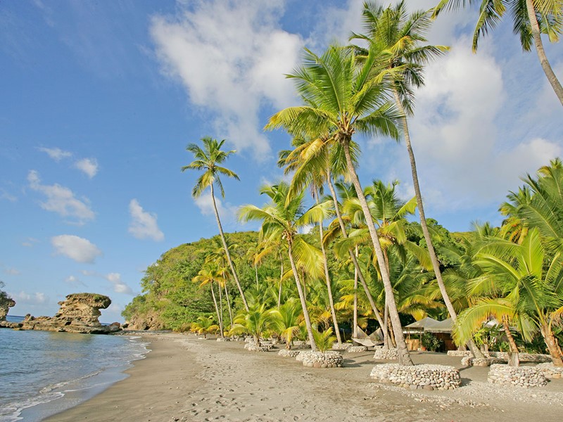 La plage de l'hôtel Jade Mountain situé aux Antilles