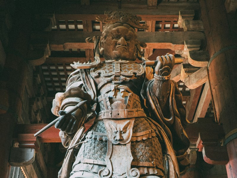 Découvrez les statues dans les lieux sacrés à Nara