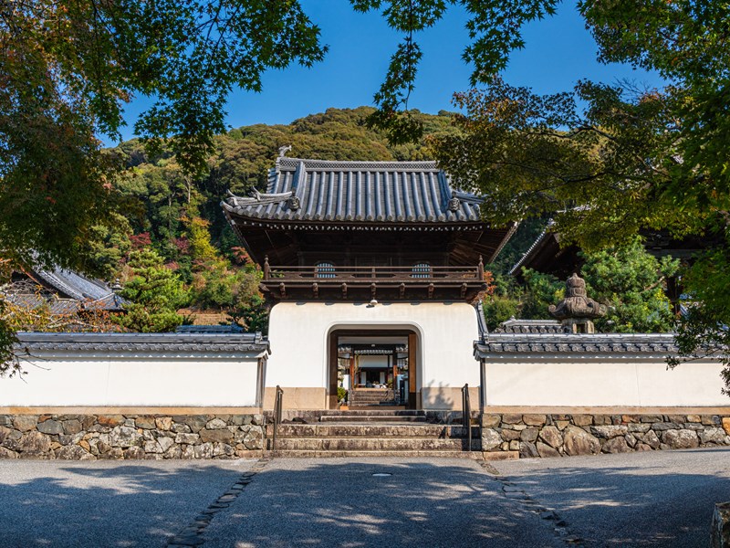 Le temple Kosho-ji à Uji au printemps