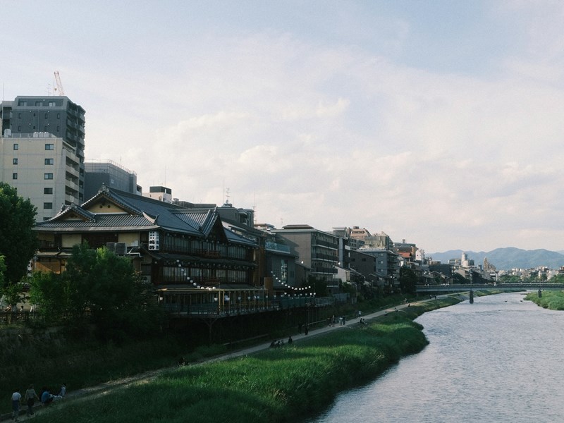 Une balade au bord du fleuve à Kyoto