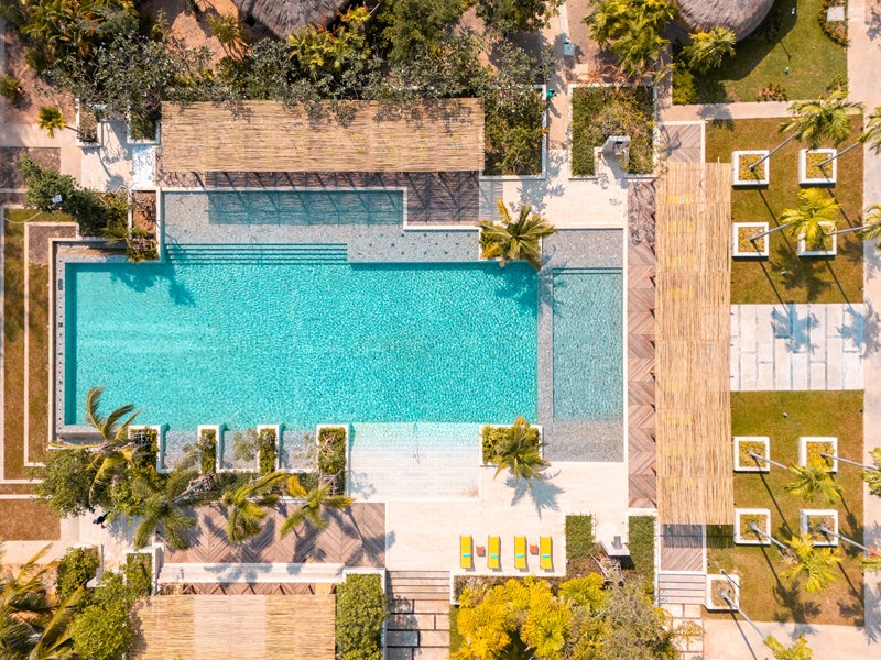 Profitez de la superbe piscine