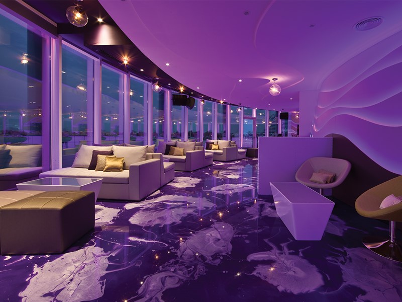 Le bar 360 de l'hôtel Jumeirah Beach à Dubaï