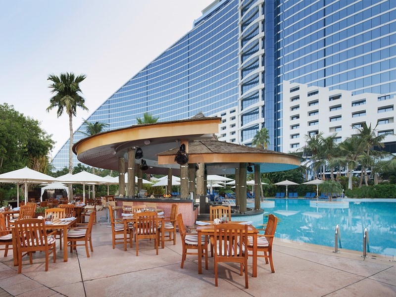 Le bar de la piscine du Jumeirah Beach Hotel