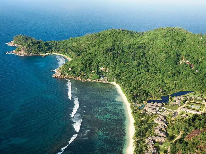 Vue aérienne du Kempinski Seychelles Resort