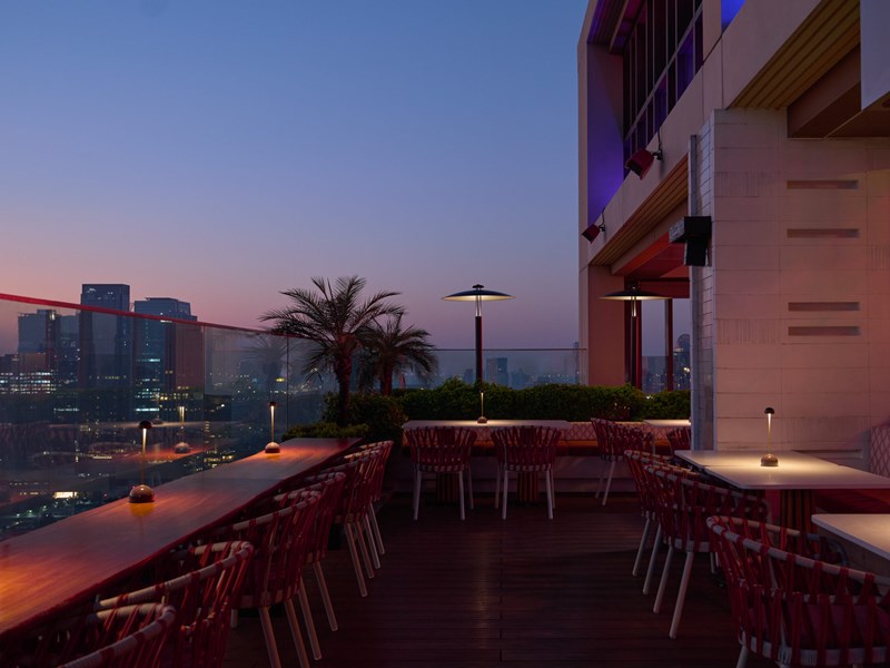 Vue sur la skyline de Bangkok depuis le rooftop