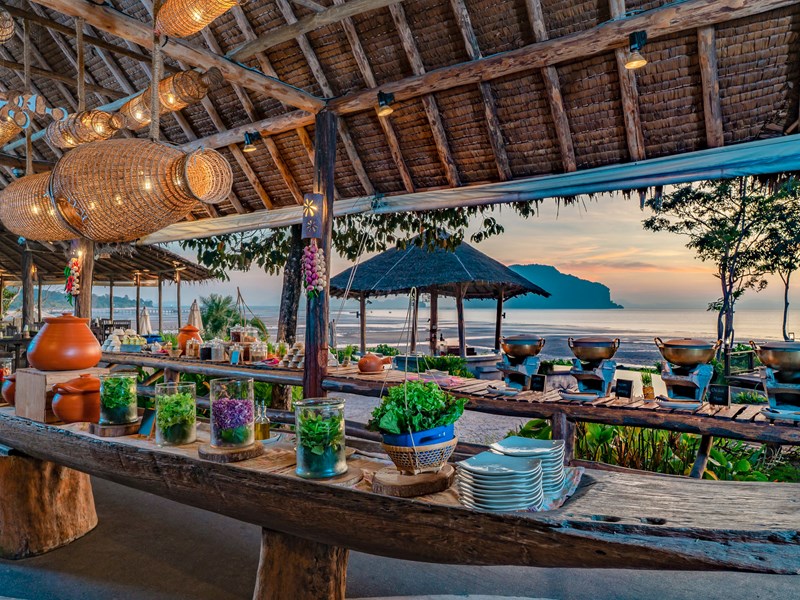 Dînez au Khayee Restaurant