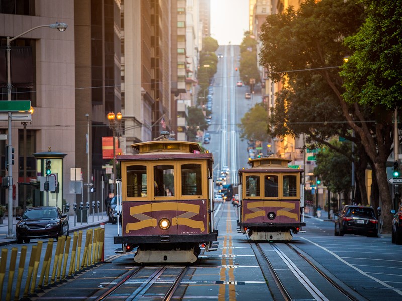 N’hésitez pas à monter dans un cable car, ces tramways emblématiques de la ville