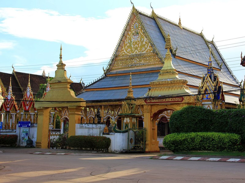 Visite du Vat Luang, l'un des plus ancien et des plus grand temple de Pakse