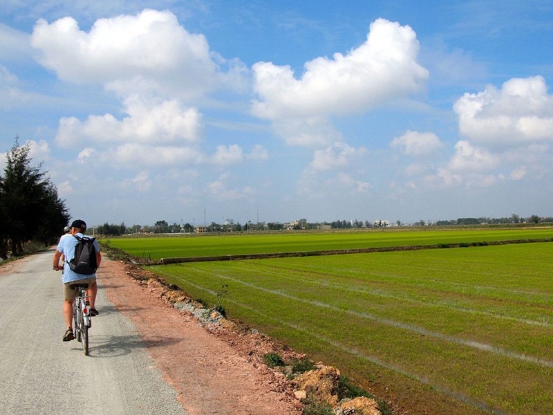 Balade à vélo dans le village de Thy Bieu