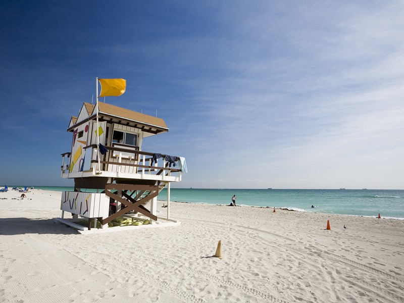 Les emblématiques cabines de lifeguards de Miami Beach