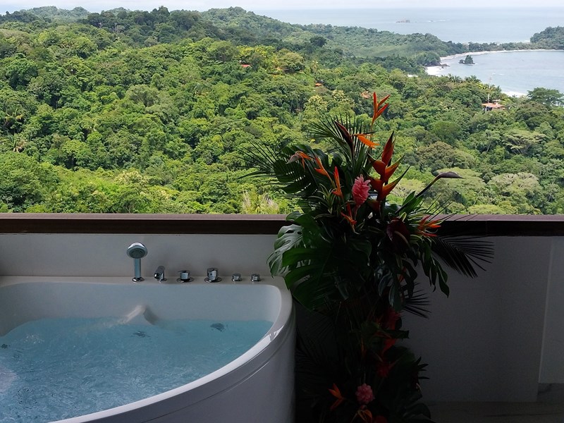 La Honeymoon Ocean View Suite