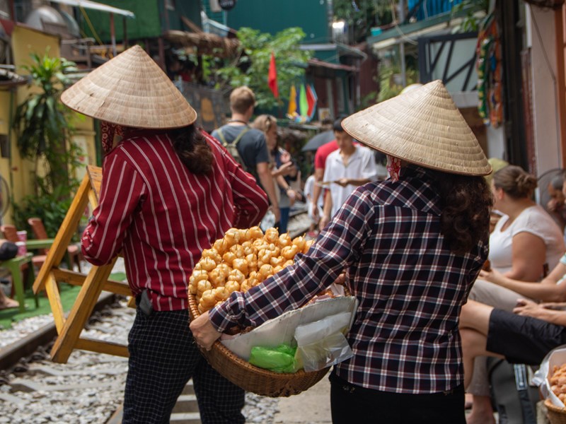 Les marchés improvisés, un spectacle quotidien