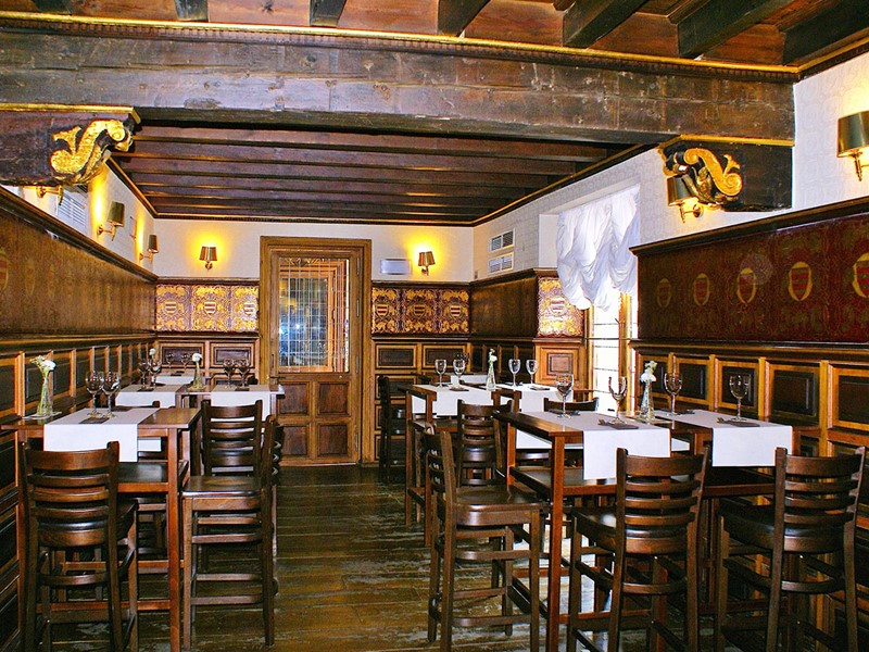 Le Gastrobar Emporion de l'hôtel Las Casas de la Juderia situé au coeur de Séville