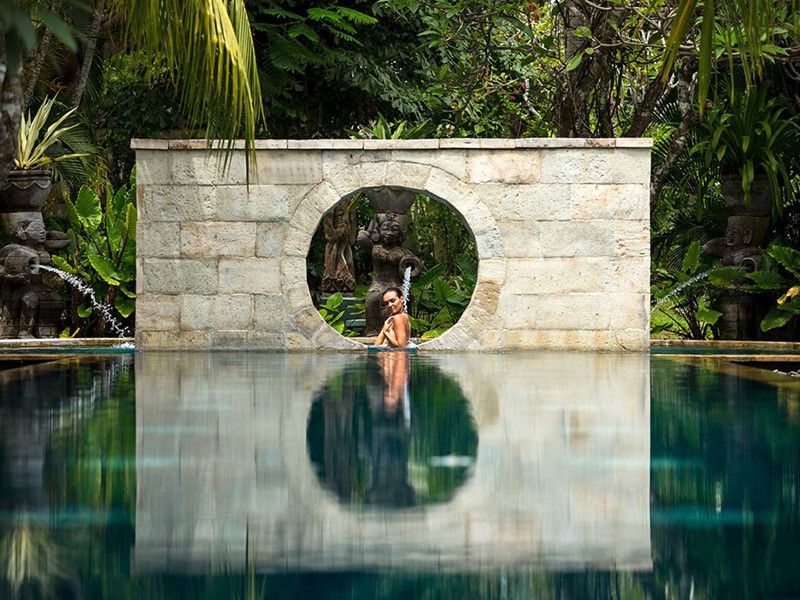 Relaxez vous au bord de la superbe piscine du Nusa Dua Beach Hotel