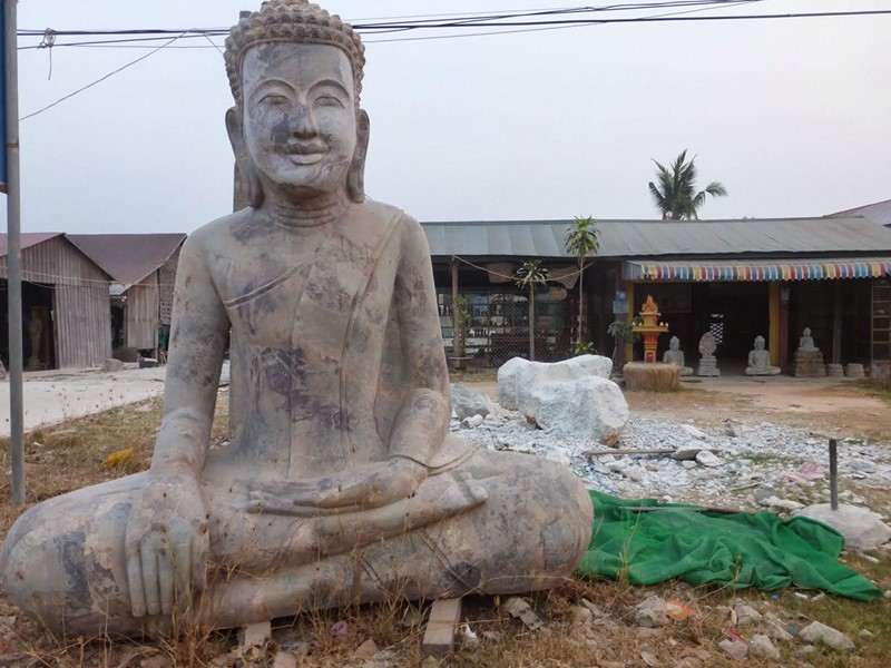 Visite des ateliers des sculptures sur marbre à Pursat