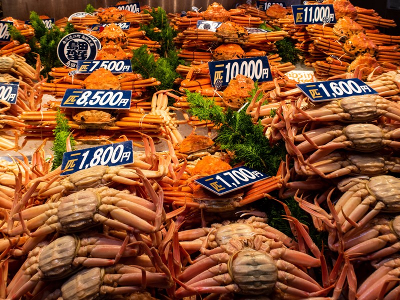 Étal de crabes géants au marché Omicho, Kanazawa