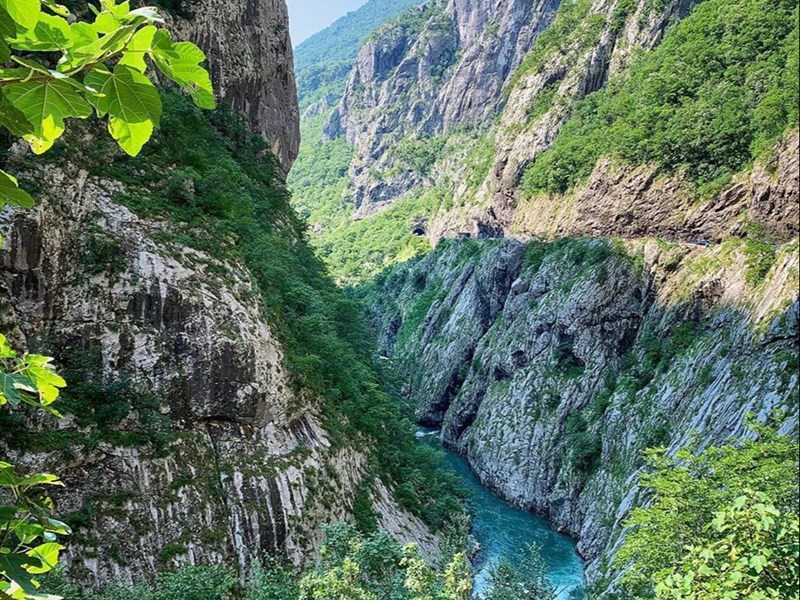 Le canyon de la rivière Moraca