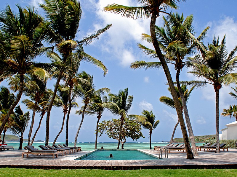 La piscine de l'hôtel Le Sereno aux Antilles