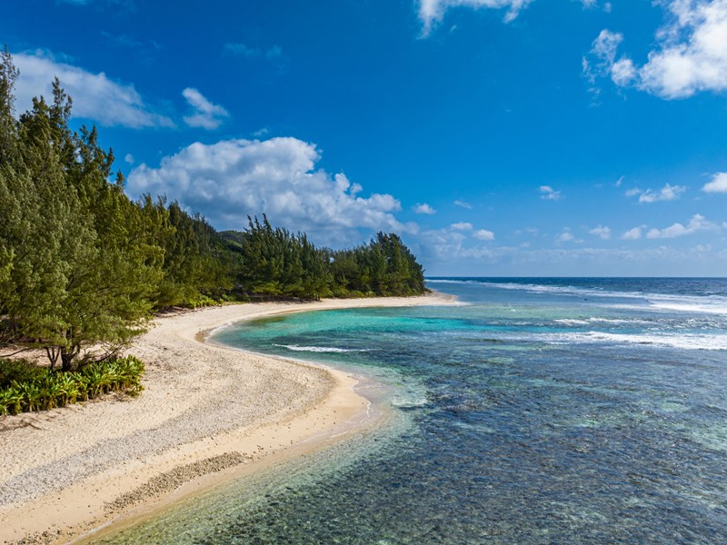 Rurutu et ses plages de sable blanc