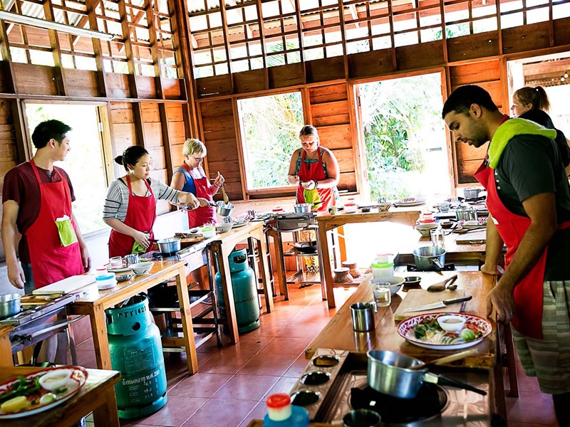 Leçon de cuisine thaie dans la ville de Chiang Mai