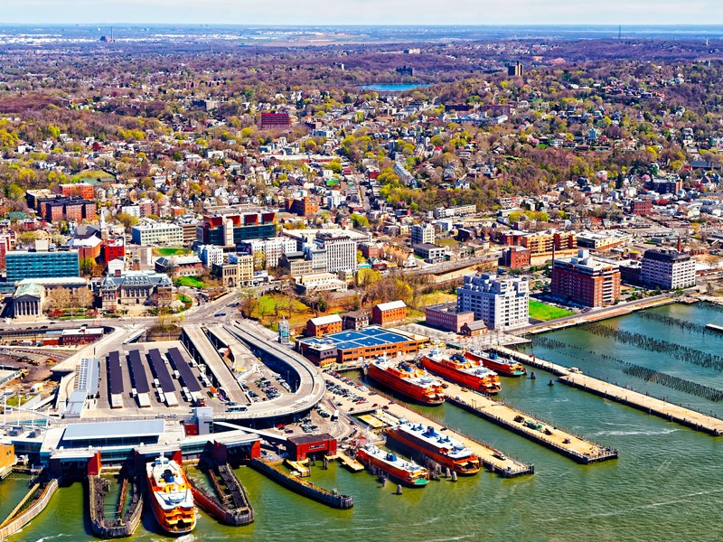 Vue aérienne du terminal ferry de St. George