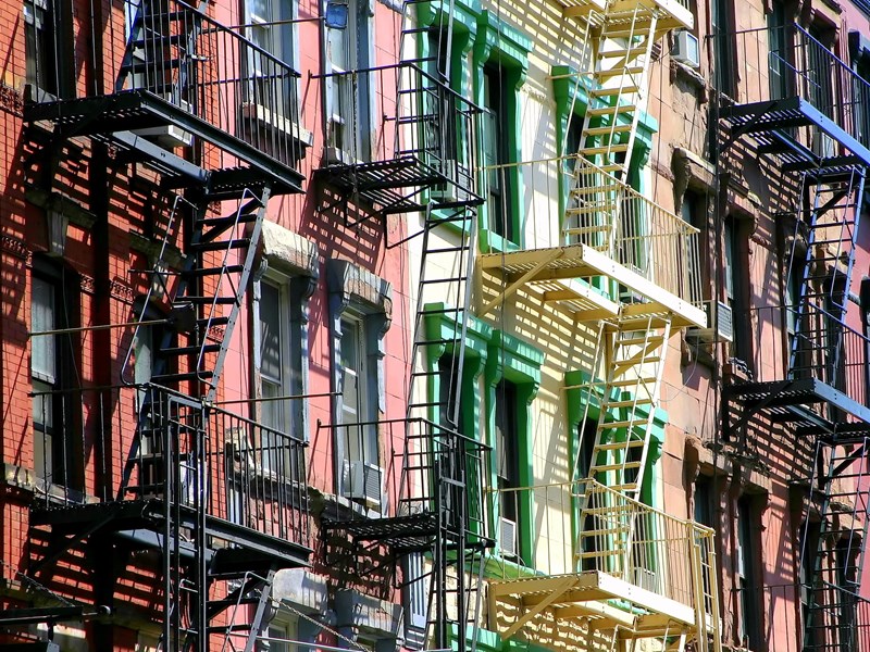 Escaliers extérieurs iconiques sur les façades de SoHo