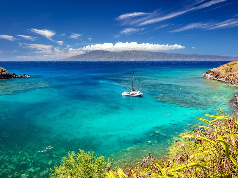 Explorez les eaux claires en catamaran