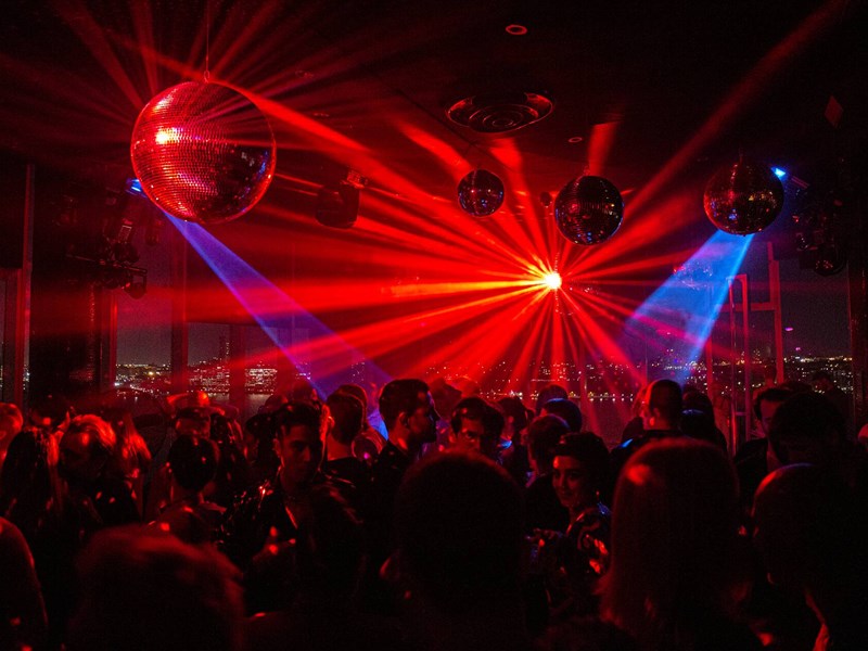 DJ internationaux et ambiance électrique