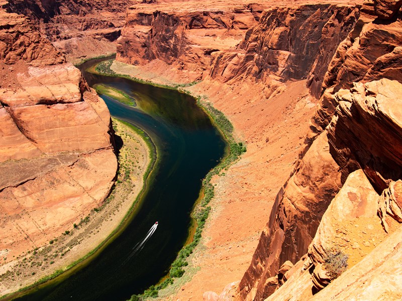 Un fleuve qui dessine un immense fer à cheval