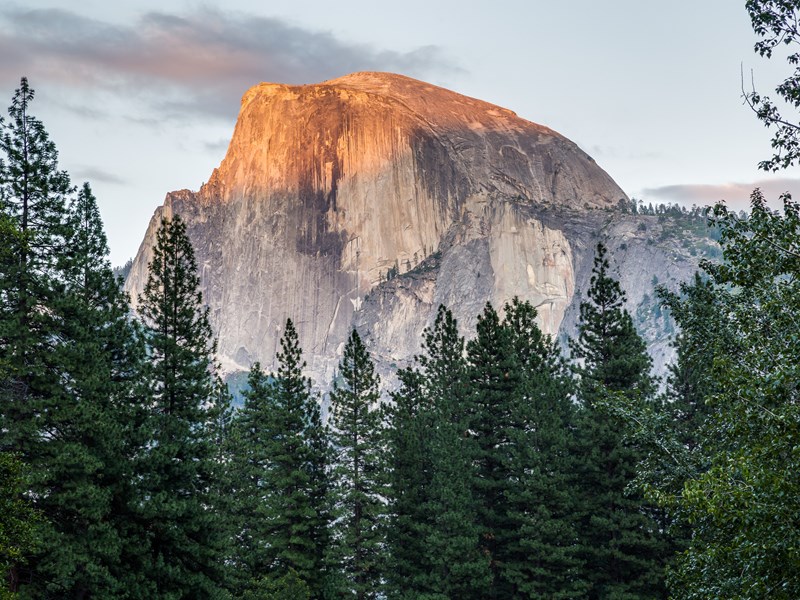 Le mythique Half Dome dominent la vallée