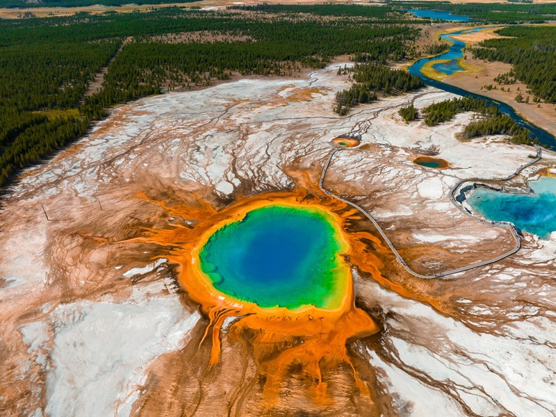 Entre geysers, sources chaudes et paysages volcaniques