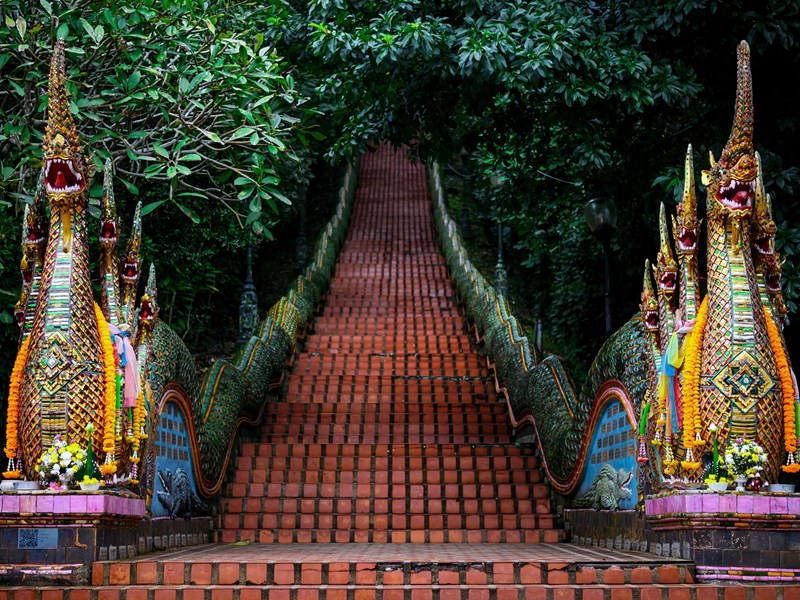 Doi Suthep et ses majestueux Nagas