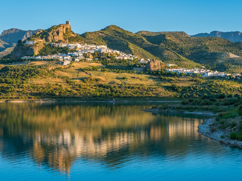Zahara de la Sierra, joyau perché de la province de Cadix