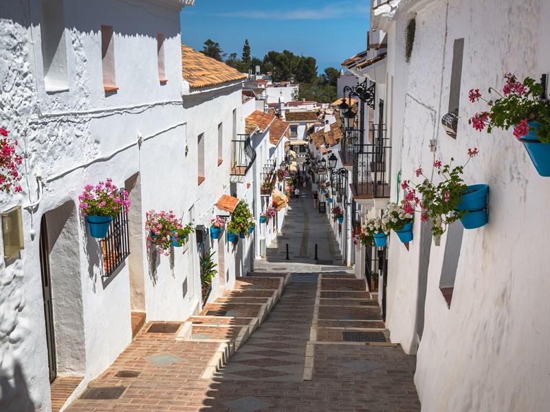 Flânez dans les rues fleuries de Mijas