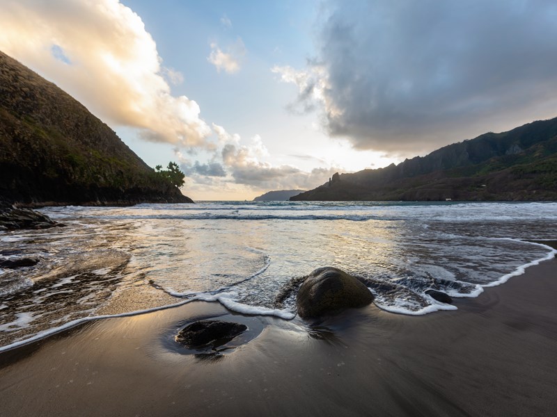 Détendez-vous en fin de journée sur les belles plages de Hiva Oa